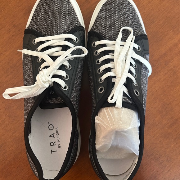 Traq by Alegria | Shoes | Algeria Traq Sneakers | Poshmark